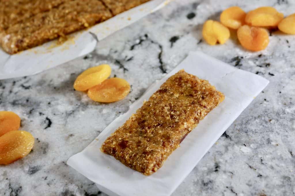 Healthy Apricot Almond Bars (Homemade Larabars) Everyday Latina