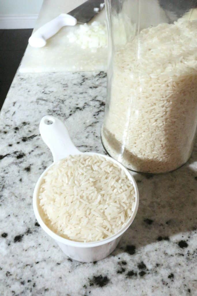 Measuring one cup of rice #mexicanrice #arrozrojo #arrozmexicano