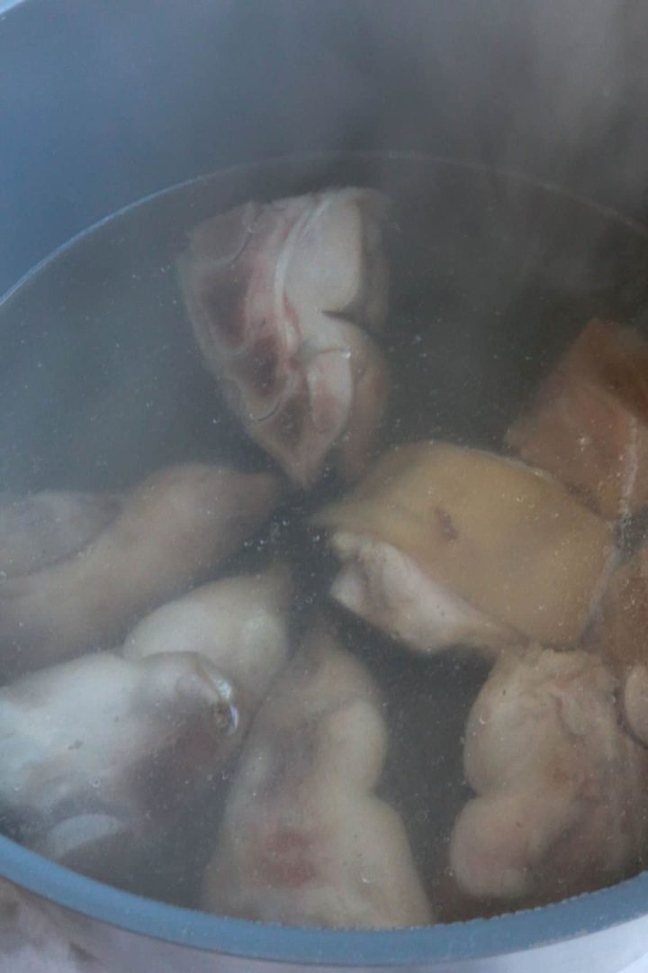 Boiling pig's feet