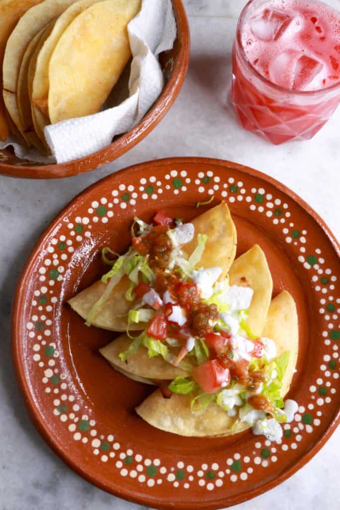 Tacos Dorados de Pollo