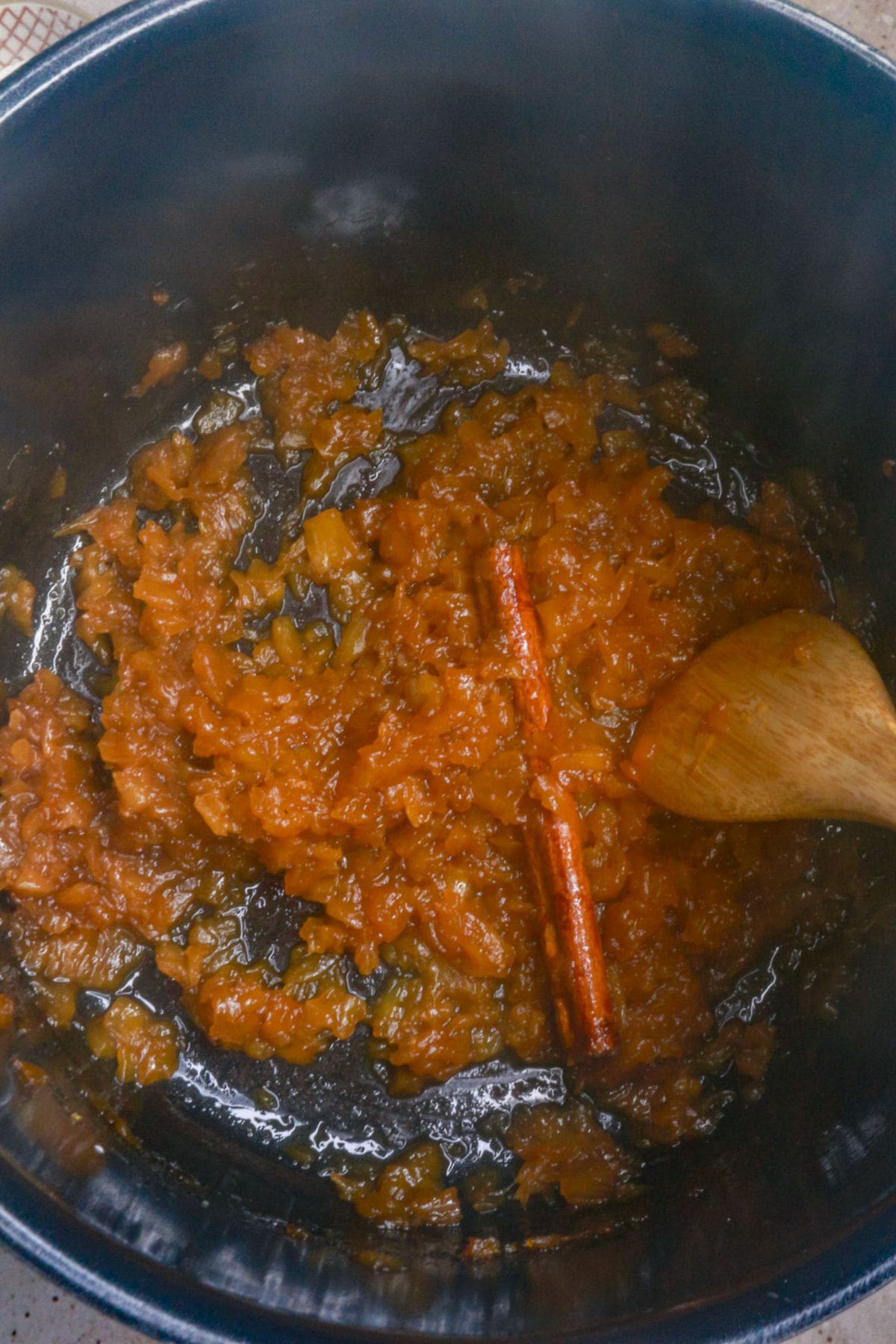 Making pineapple filling