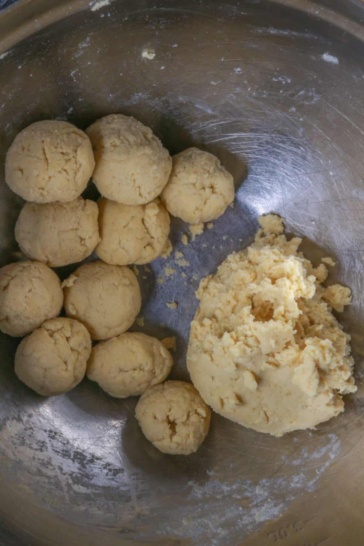 Dividing dough for empanadas