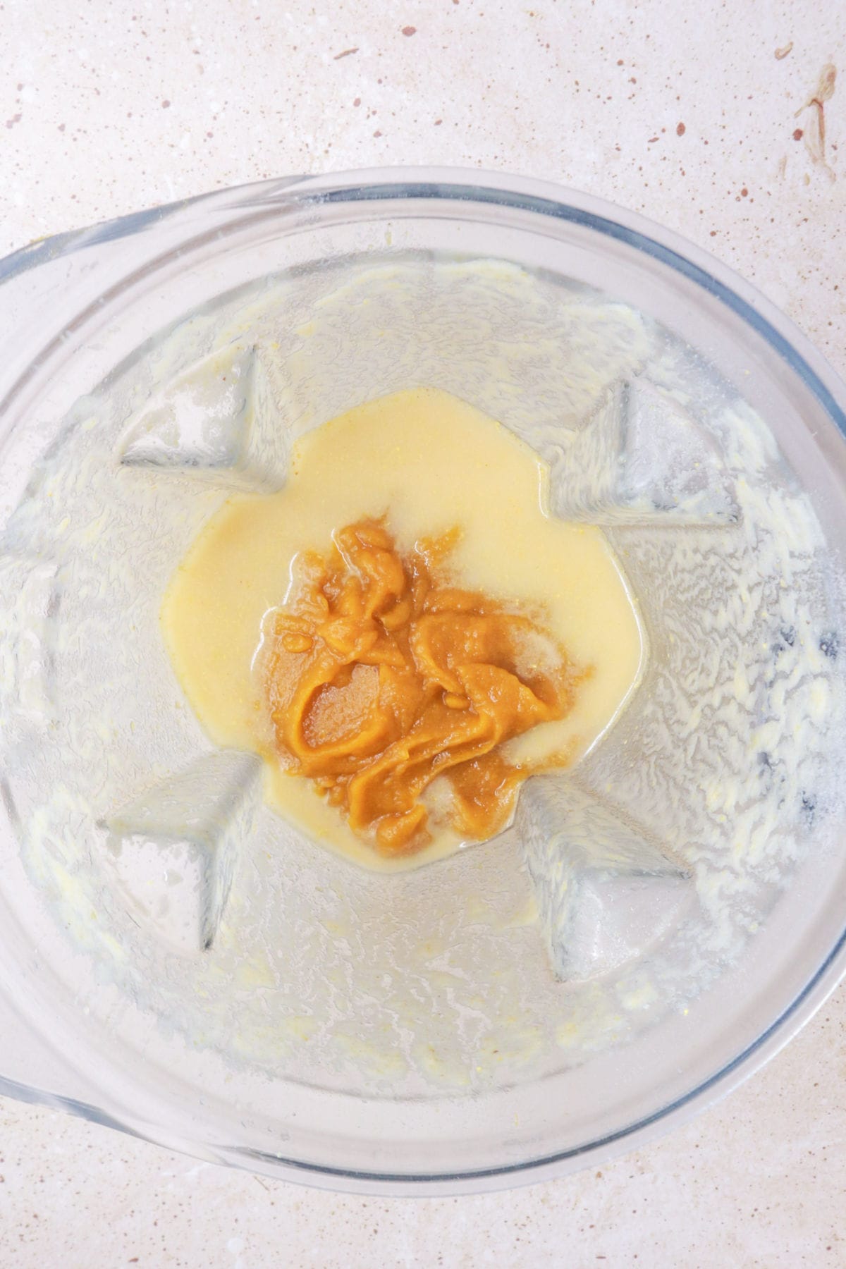 masa mizture and pumpkin puree in blender