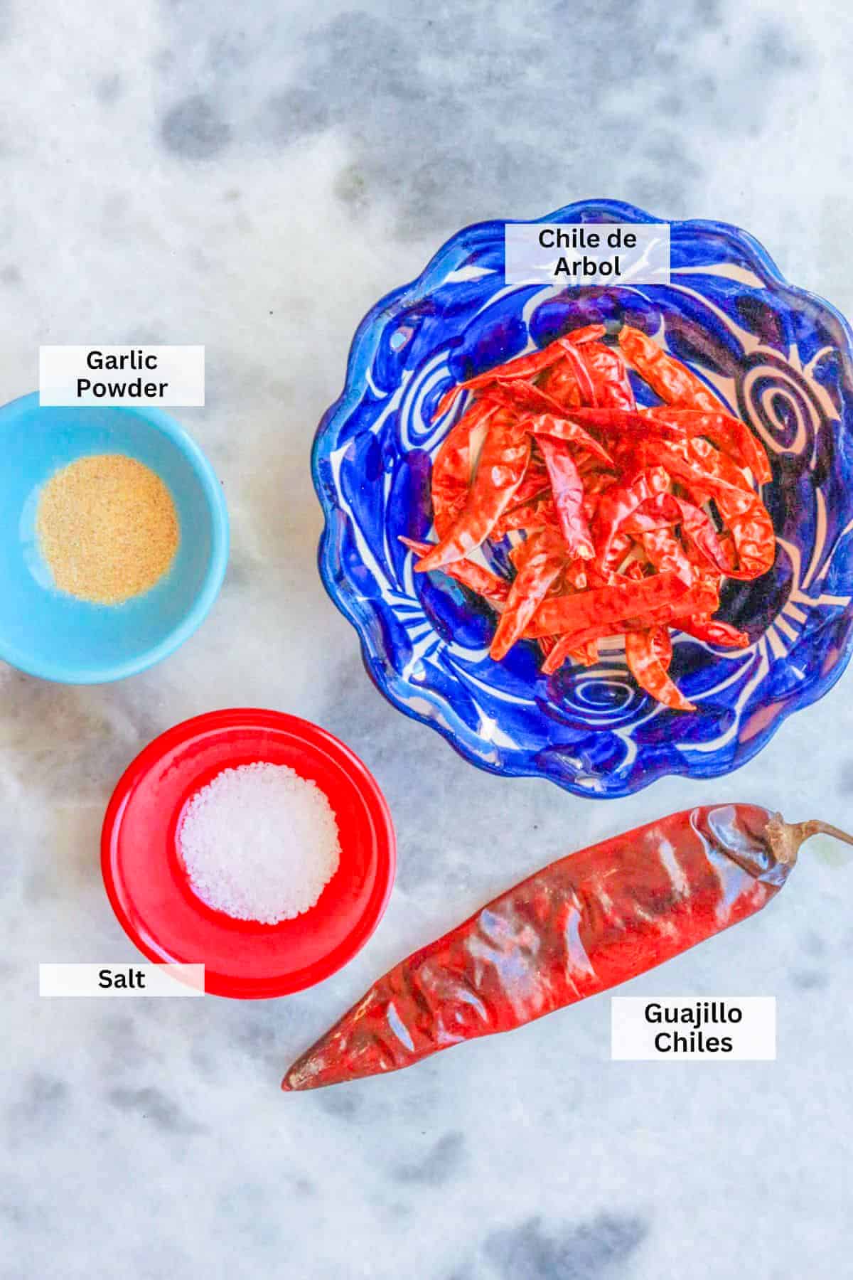 Ingredients for salsa for pozole: garlic powder, árbol chiles, guajillo chiles, salt