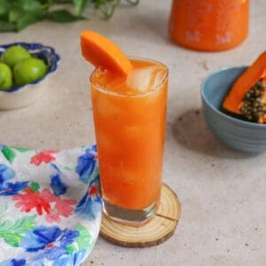 Agua de papaya in a glass